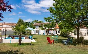 Gite 4 personnes avec piscine entre Saintes et Royan