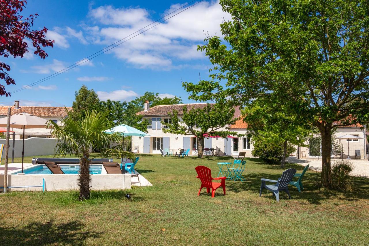 Gite 4 personnes avec piscine entre Saintes et Royan Balanzac Extérieur photo