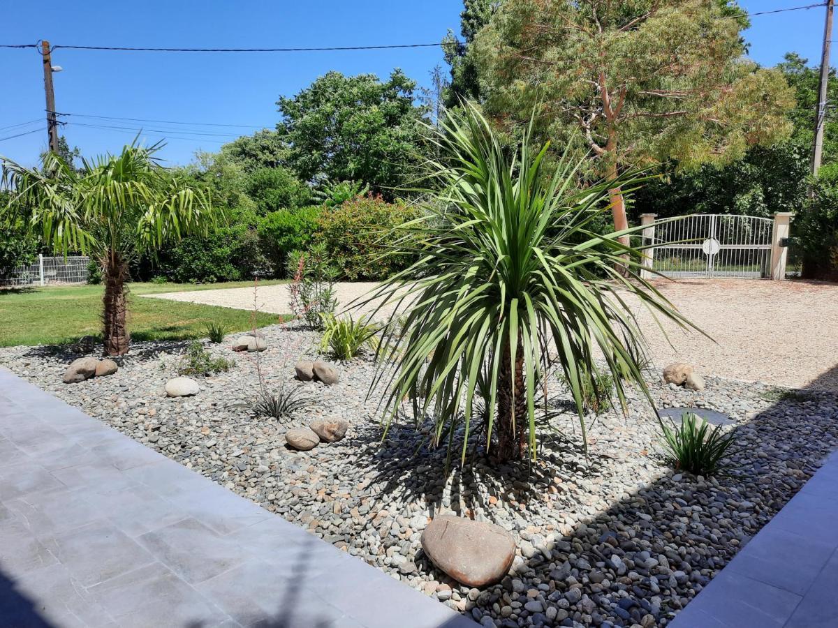 Gite 4 personnes avec piscine entre Saintes et Royan Balanzac Extérieur photo
