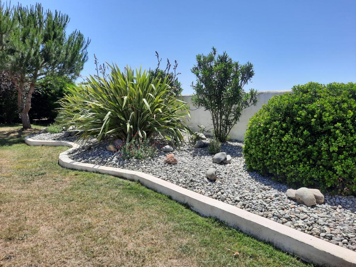 Gite 4 personnes avec piscine entre Saintes et Royan Balanzac Extérieur photo