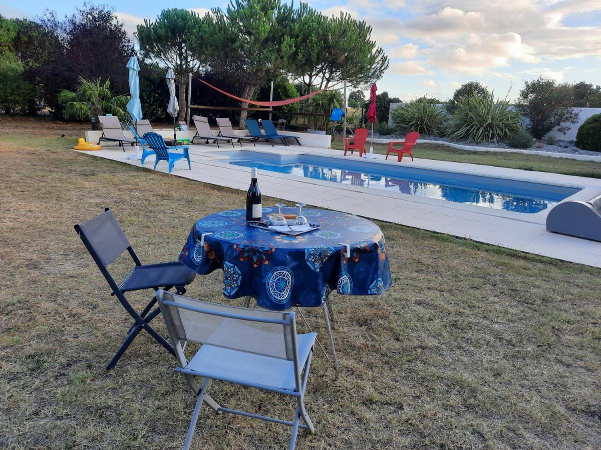 Gite 4 personnes avec piscine entre Saintes et Royan Balanzac Extérieur photo